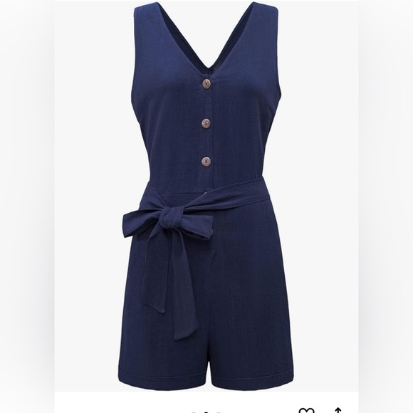 Women’s small New button Romper
-Doesn’t come with BELT - Picture 3 of 6